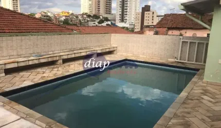 Excelente casa assobradada na Vila Dom Pedro com 4 dormitórios, sendo 4 suítes, 3 das suítes com armários planejados, cozinha grande, sala de tv, sala