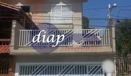 Excelente sobrado no Jardim Centenário com 3 dormitórios com armários embutidos, sendo 1 suíte com sacada, sala ampla, cozinha planejada, 2 banheiros