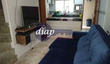 Casa em condomínio com 2 dormitórios, sendo 2 suítes, 3 banheiros, 1 vaga de garagem, 1 sala, acomoda 6 pessoas e encontra-se mobiliado. Área Privativ