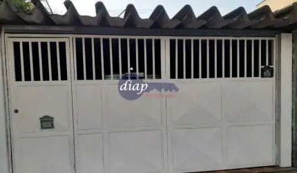 Ótima casa na vila Euro com 3 dormitórios, sendo 1 suíte, cozinha planejada, sala dois ambientes, 2 banheiros, lavanderia, 2 vagas de garagem cobertas