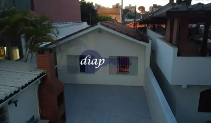 Excelente oportunidade!!! Duas casas lindas no bairro de Santa Terezinha, separadas com entradas distintas, ambas com 2 dormitórios planejados, sala a