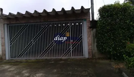 Terreno de 270m2 com uma casa com um quarto com 16 m2, um quarto com 9m2, uma sala com 15m2, cozinha com 16m2, 2 banheiros sendo um suíte, 2 áreas cob
