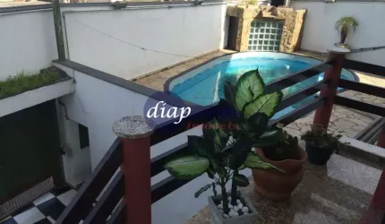 Excelente sobrado com 2 churrasqueiras, salão de festa, piscina aquecida com cascata, escadas em granito, 3 dormitórios com ar condicionado e sacada,