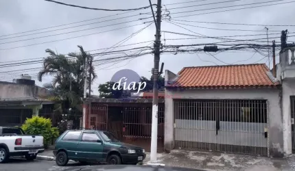 Casa com 4 dormitórios, sala, cozinha, banheiro, churrasqueira, área de serviço, quarto de empregada com banheiro, garagem com 2 vagas, terreno 5 x 35