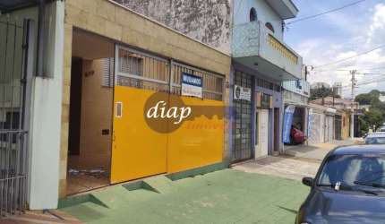 Linda casa comercial com 3 dormitórios, sendo uma suíte, banheiro, 2 salas, escritório, área de serviço, cozinha, quintal com telhado retrátil, garage