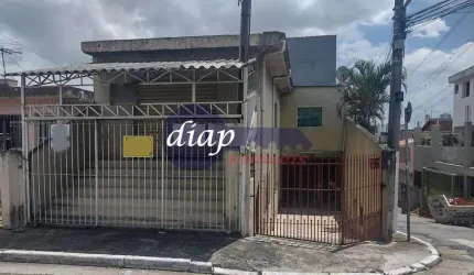 Excelente casa comercial na Vila Rica com edícula e um salão comercial. Na casa principal temos 2 dormitórios, sala de jantar e sala de estar, cozinha