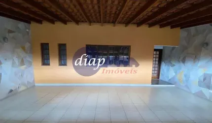 Excelente casa térrea no bairro Itaquera com 2 dormitórios, cozinha com armários embutidos, sala de estar e sala de jantar, 1 lavabo e 1 banheiro soci