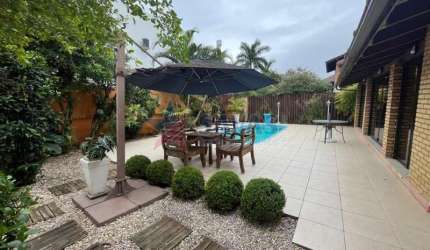 CASA RESIDENCIAL EM JURERÊ INTERNACIONAL
