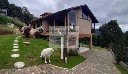 Casa à venda na Serra da Cantareira - Parque Petrópolis Paulista, 2 quartos, 1 suíte, 3 salas, 2 banheiros, 2 vagas, 205m²!