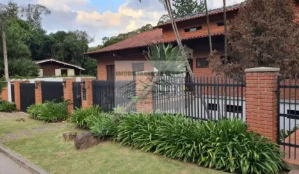 Casa à Venda no Alpes da Cantareira: 4 quartos, 1 suíte, 3 salas, 5 banheiros, 511m² - Serra da Cantareira - Mairiporã-SP