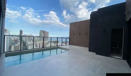 Deslumbrante Cobertura Duplex em Santos com Vista Mar.