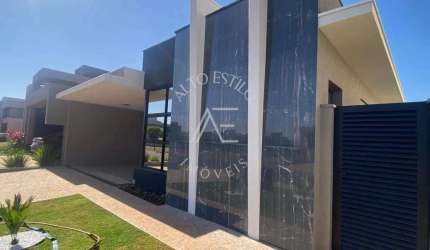 Casa de Condomínio para venda em Residencial Alto Do Castelo de 360.00m² com 3 Quartos, 3 Suites e 4 Garagens