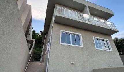 Casa com 03 dormitorios sendo 01 suíte em Atibaia
