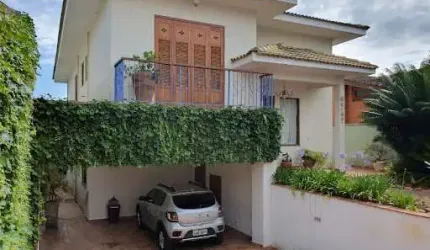 Sobrado em atibaia com 03 Suites.