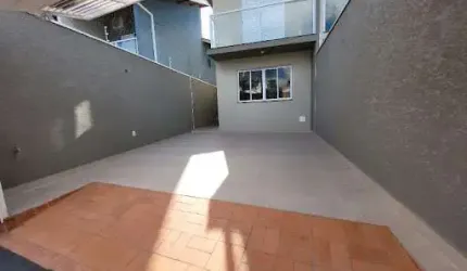 Sobrado em Atibaia com 03 Quartos sendo 01 Suíte.