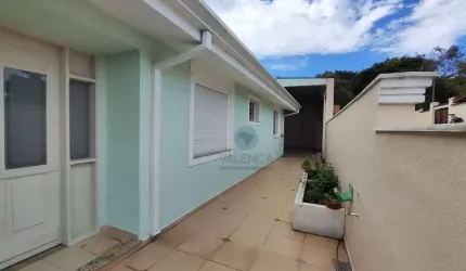 Casa com Varanda Gourmet e Localização Imbatível