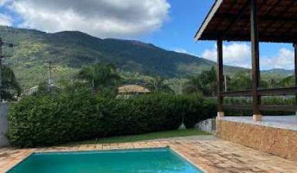 CASA COM 4 QUARTOS NO MELHOR BAIXO DE ATIBAIA.