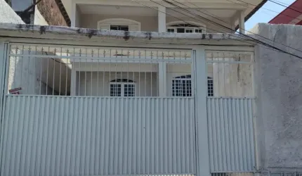 SOBRADO 4 DORMITÓRIOS COM 2 BANHEIROS E 2 VAGAS DE GARAGEM EM ITAPEVI