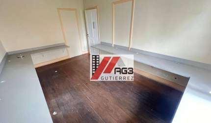 Casa comercial com 5 salas, 2 quintais, 5 banheiros e 2 vagas nas Perdizes