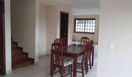 Flamboyant: excelente casa de 03 quartos, quintal frente e fundos