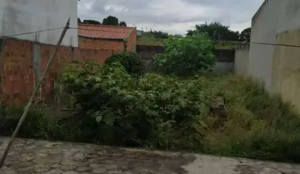 Turf: terreno com 10x50. Excelente localização