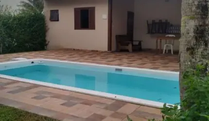 Bela casa em condomínio fechado