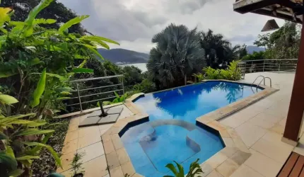 Excelente Casa, 600m² de área Construída, 6 suítes em Condomínio - Toninhas-Ubatuba