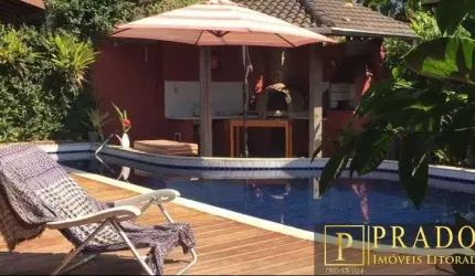 Casa com piscina à 100m da Praia de Itamambuca!