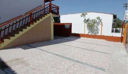 Linda Pousada com 12 apartamentos e 7 suítes na Maranduba a 50 metros do mar!