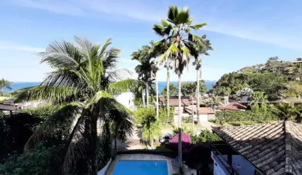 Casa alto padrão de frente para a Praia Vermelha do Centro com 5 dormitórios e vista espetacular