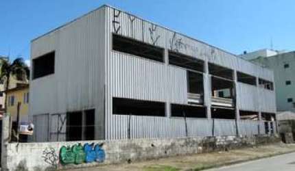 Área comercial (estilo galpão) com 2 andares. Podendo explorar vários tipos de comércio