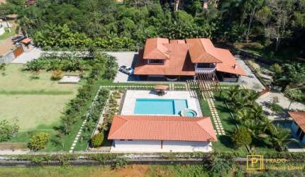 LINDA MANSÃO COM 6 DORMITORIOS E COM 5 MIL METROS DE TERRENO E 700 METROS DE CONSTRUÇÃO.