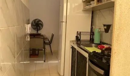 APARTAMENTO COM 02 DORMITÓRIOS E 01 BANHEIRO.