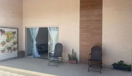 Casa ampla aproximadamente 200 metros da praia
