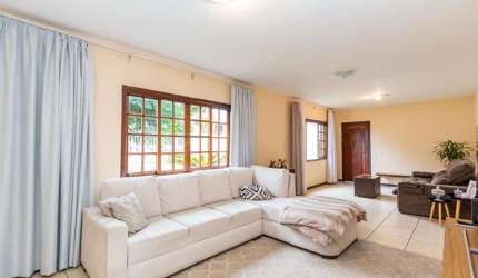 Próximo ao Jardim Botânico - Casa duplex com suite no térreo e quintal espaçoso!