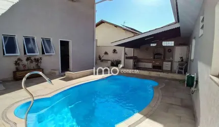 Vende se Bela Casa no Jd Florestal em Jundiaí - SP Terreno  300m²  -  Construção   432m²  ** Avalia Permuta em Jundiaí até 400.000 ** FINANCIA***