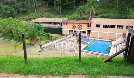 Vende se Chácara com  salão de festas, piscina, lago, 7 quartos  R$  950.000 - Não Aceita Financiamento