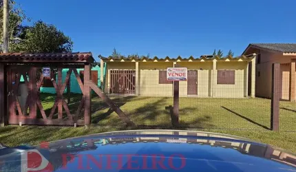 Cidreira - Casa em alvenaria com 3 dormitórios a 250m do mar