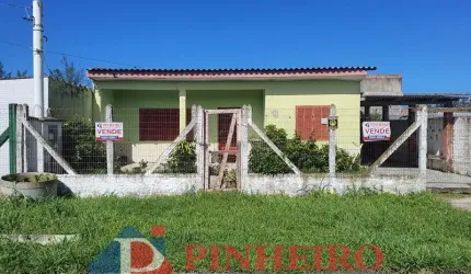 Casa em alvenaria com 3 dormitórios mais anexo