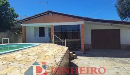 Casa em Alvenaria com 2 Dormitórios, Piscina e Garagem - A Apenas 350m do Mar!
