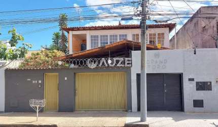 Casa Linda e Enorme em Ótimo Estado com Potencial Residencial e Comercial (2 pontos) em região priv