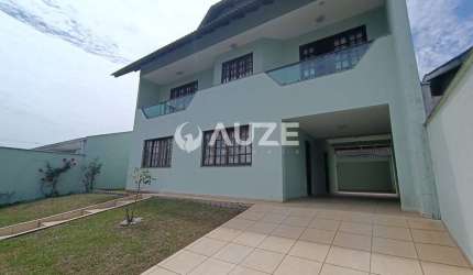Sobrado dos Sonhos no Guabirotuba: Espaço, Conforto e uma Vista Incrível!