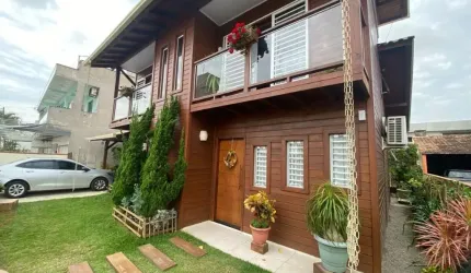 Sobrado, com 4 dormitórios, a venda no Centro em Navegantes