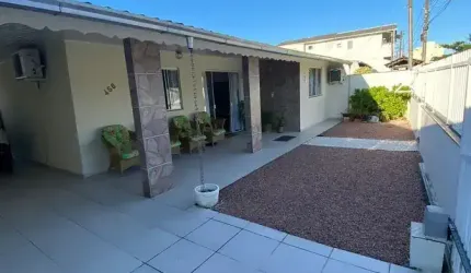 Casa a venda,  por R$ 650.000,00, com 3 dormitórios, na praia de Gravatá, Navegantes SC