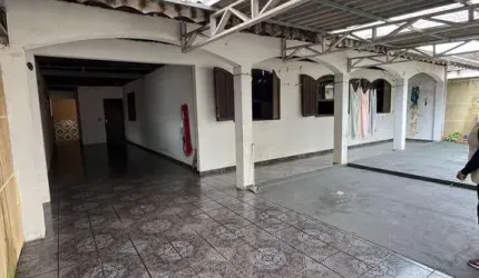 'Oportunidade Imperdível para Investidores: Terreno de 360m² com Casa e Sobrado no Jardim Iguaçu –