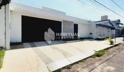 Casa comercial com 1 sala para alugar na Cidade Jardim, Uberlândia  por R$ 7.000