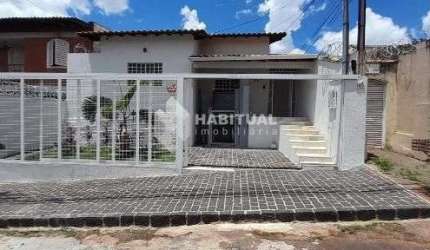 Casa comercial com 5 salas para alugar no Lidice, Uberlândia  por R$ 4.800