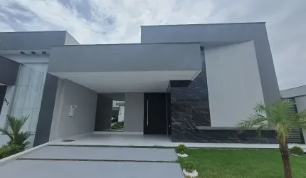 Linda casa no Cond. Morada dos Pássaros.