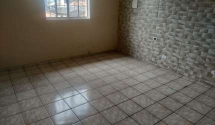 Vila Guarani alugo casa 03 dormitórios sem vaga para veículo