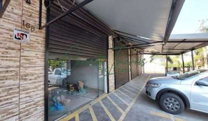 Sala térrea com vitrine para locação, esquina com R. Jaguaré